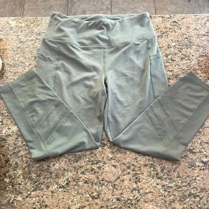 Gaian capri workout leggings